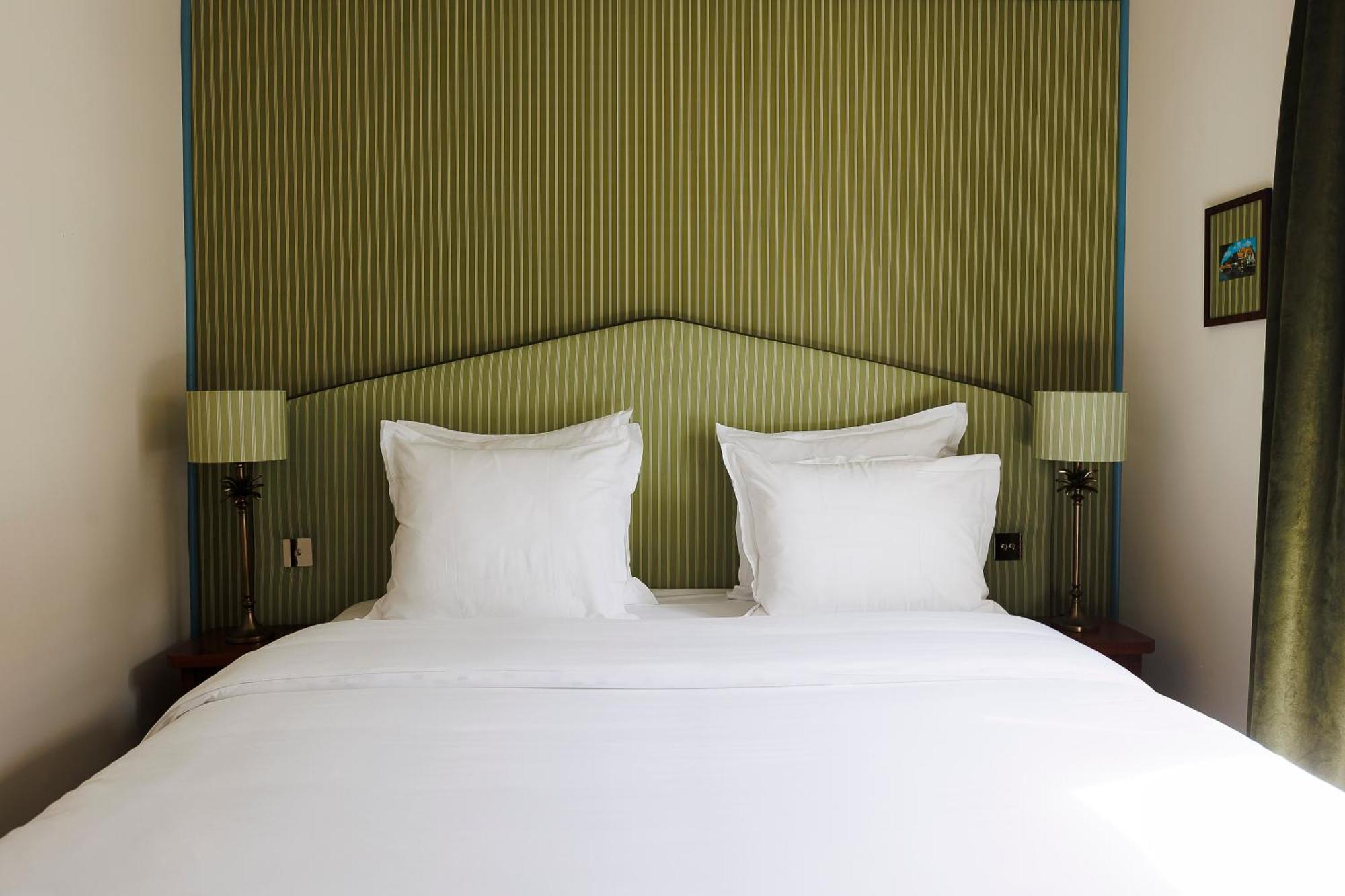 Hotel Comfort Nation Père Lachaise Paris